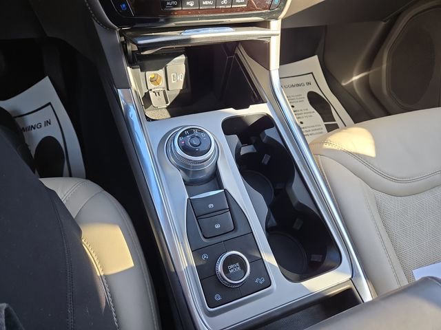 Used 2023 Ford Explorer Platinum w/ Premium Technology Package image 25