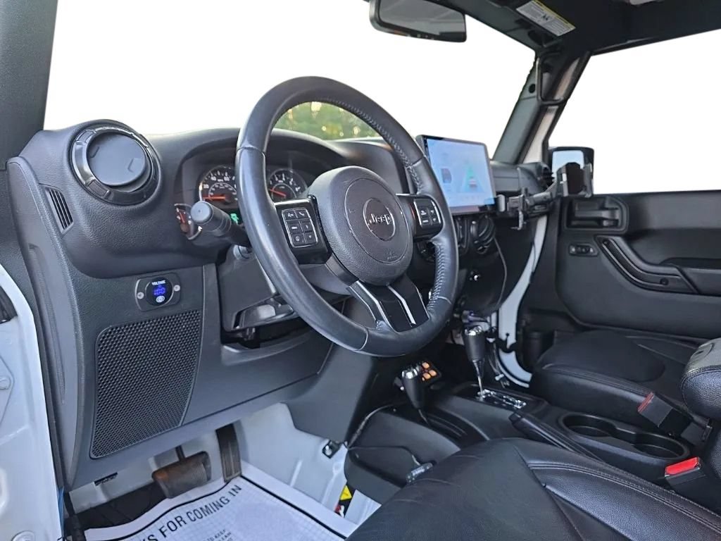 Used 2017 Jeep Wrangler Unlimited Sahara AWD/4WD image 13