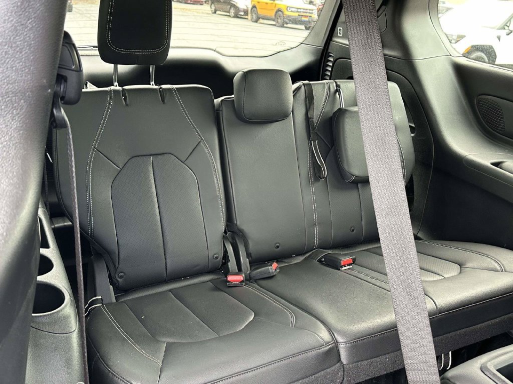 Used 2019 Chrysler Pacifica Touring-L w/ Advanced Safetytec Group FWD image 12