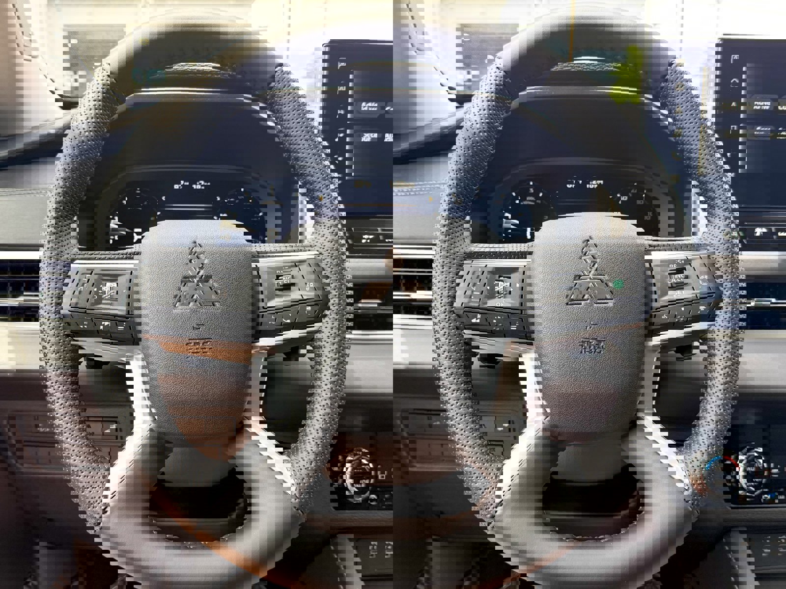 New 2025 Mitsubishi Outlander AWD image 41