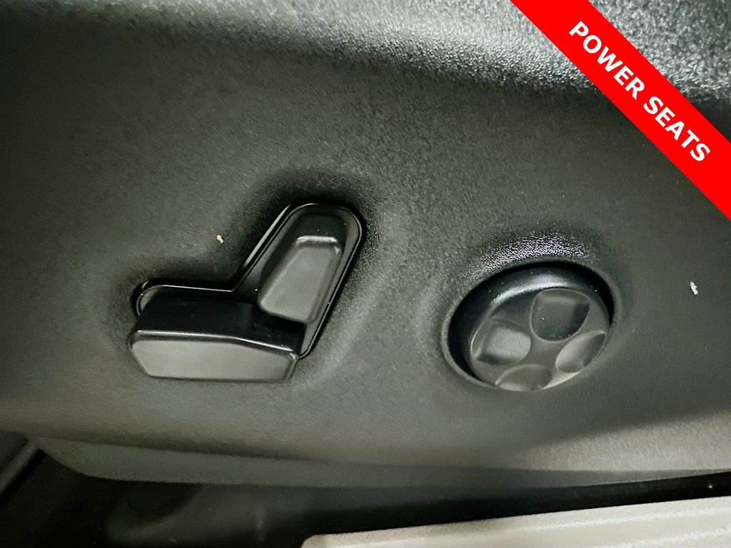 Used 2018 Chrysler Pacifica Touring-L image 32