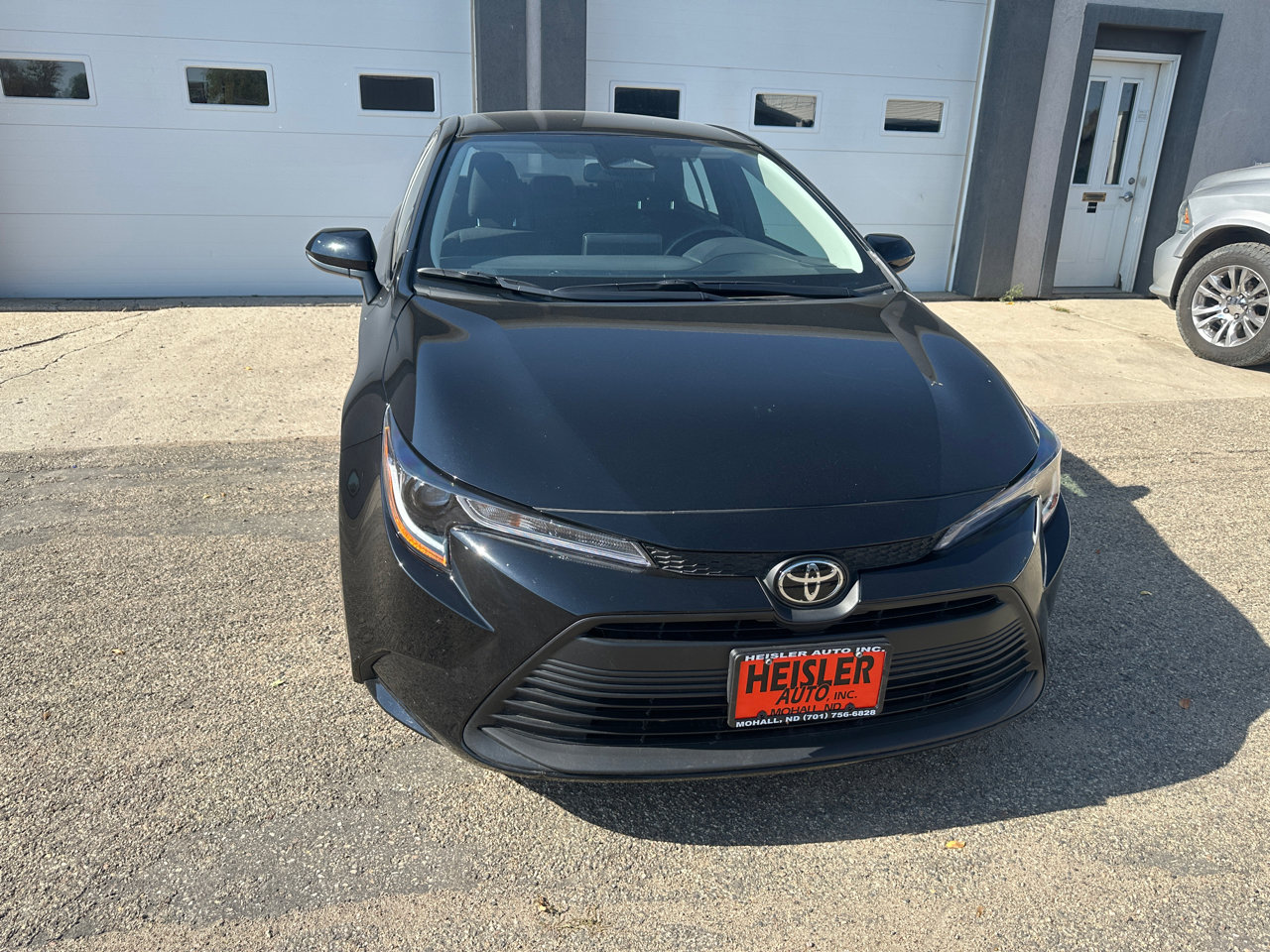 Used 2025 Toyota Corolla LE image 2