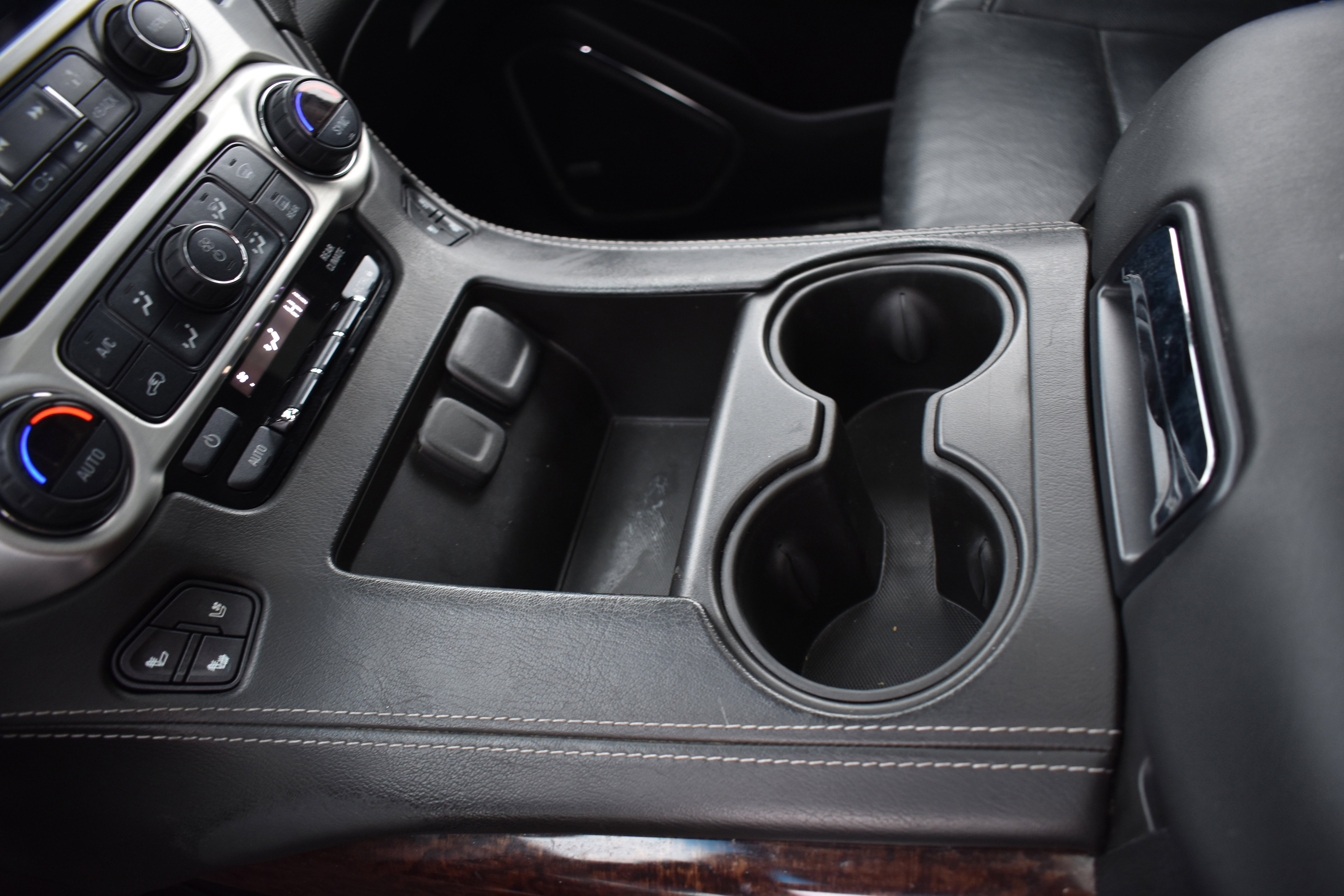 Used 2019 GMC Yukon XL SLT w/ Open Road Package image 21