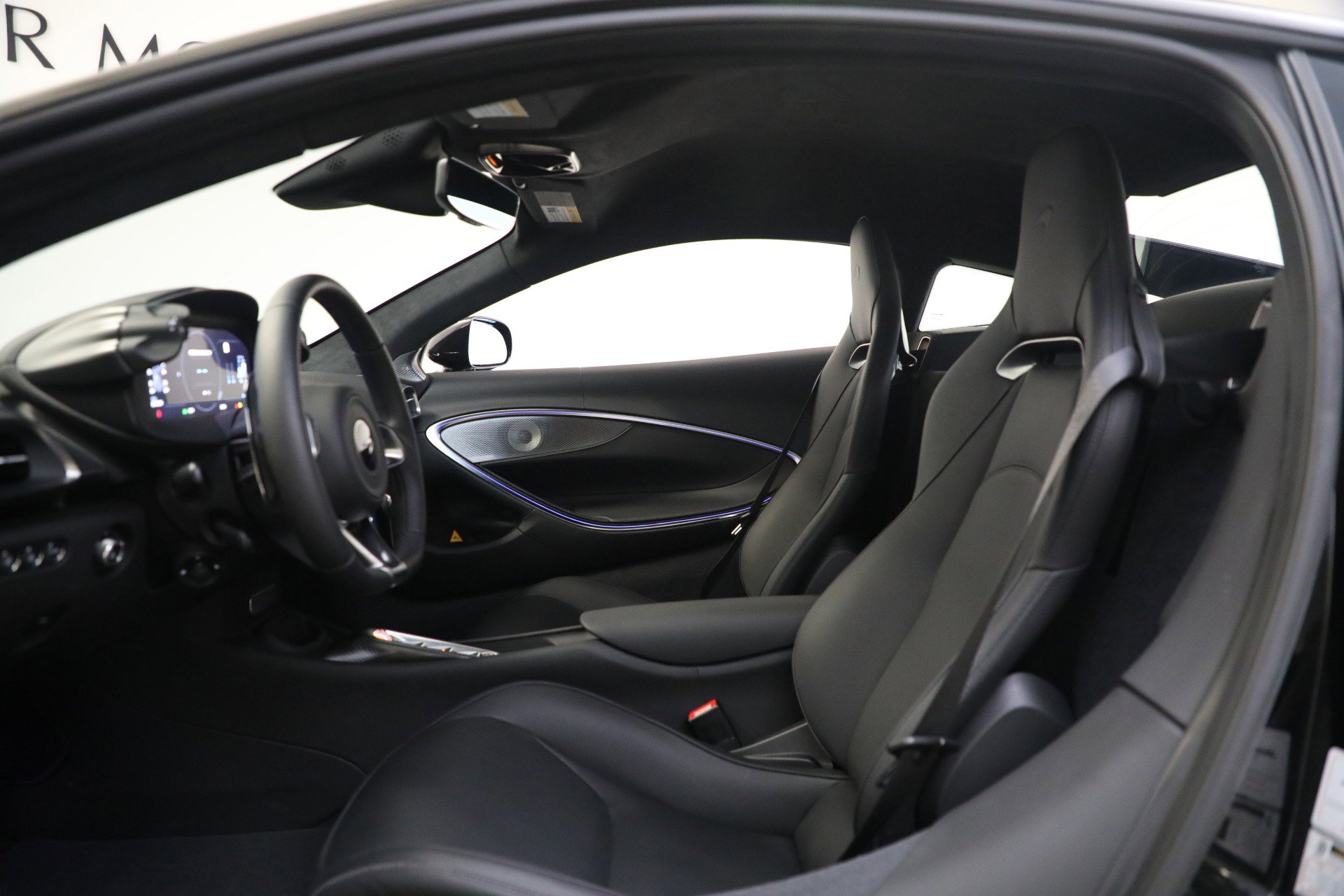 Used 2025 McLaren Artura image 19