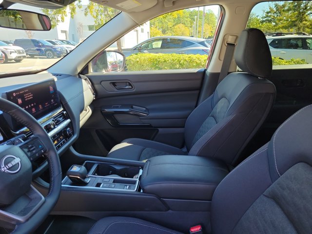 Used 2026 Nissan Pathfinder SV FWD image 18