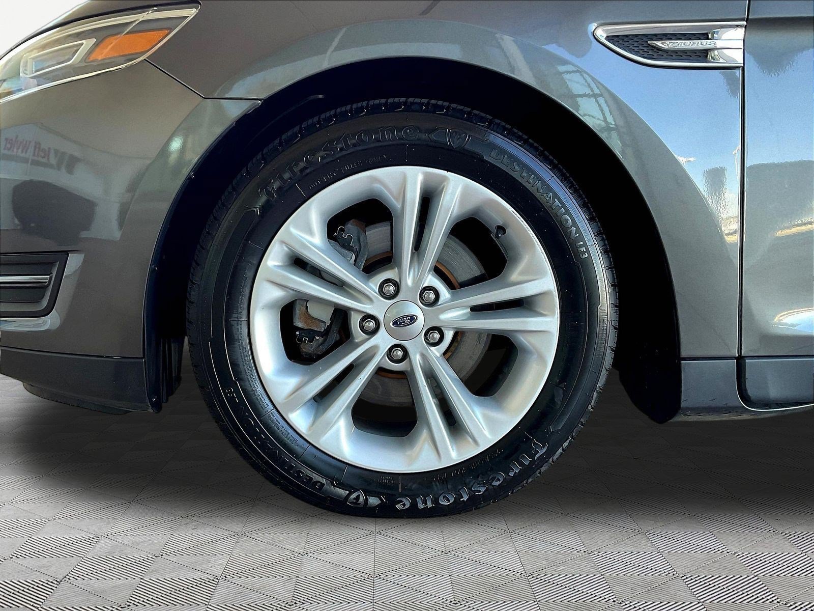 Used 2016 Ford Taurus SEL FWD image 32