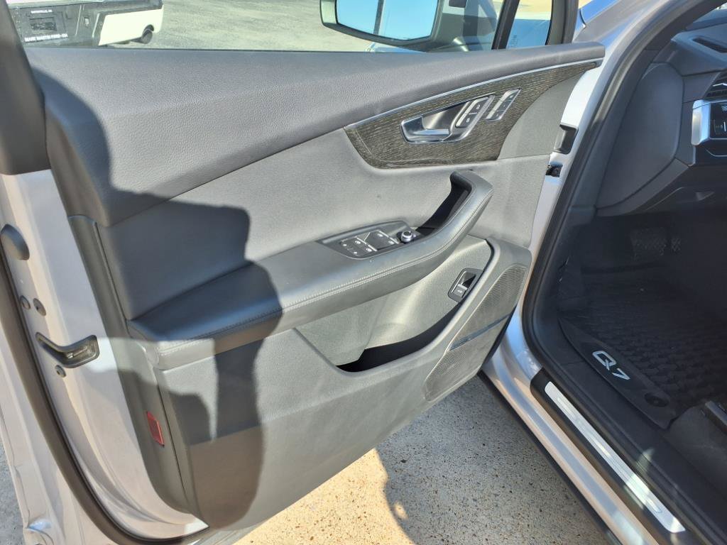 Used 2021 Audi Q7 3.0T Prestige AWD/4WD image 18
