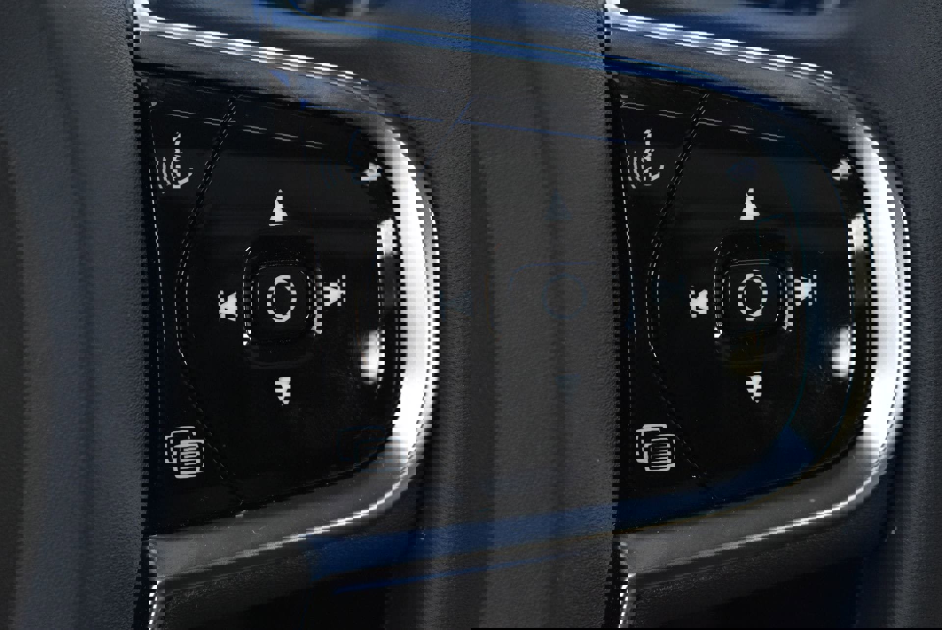 Used 2024 Volvo S60 B5 Plus image 21