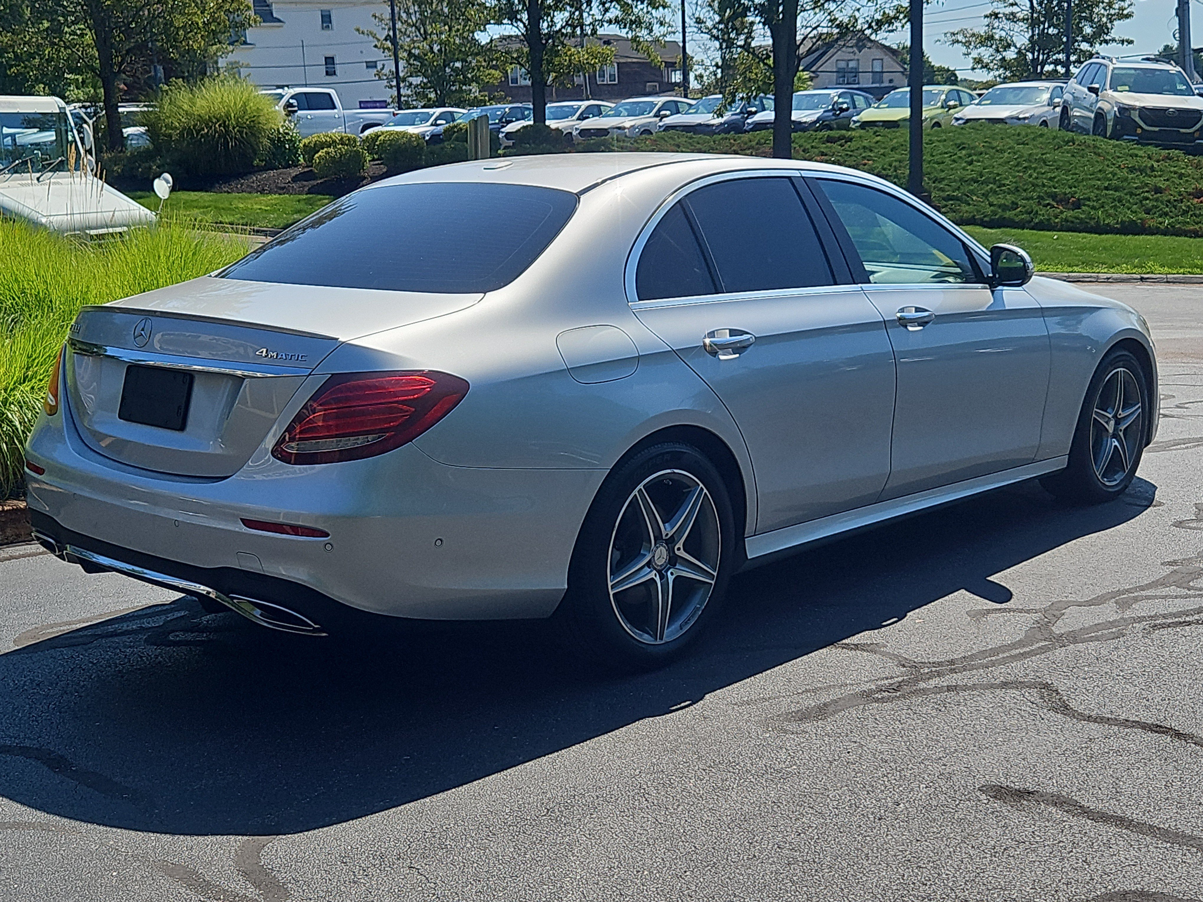 Used 2017 Mercedes-Benz E 300 4MATIC image 2