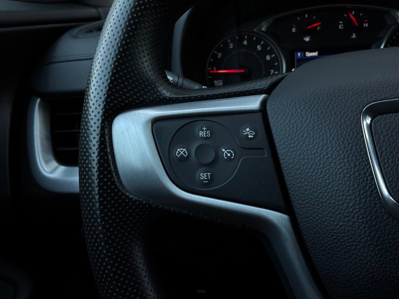 Used 2024 GMC Terrain SLE FWD image 32
