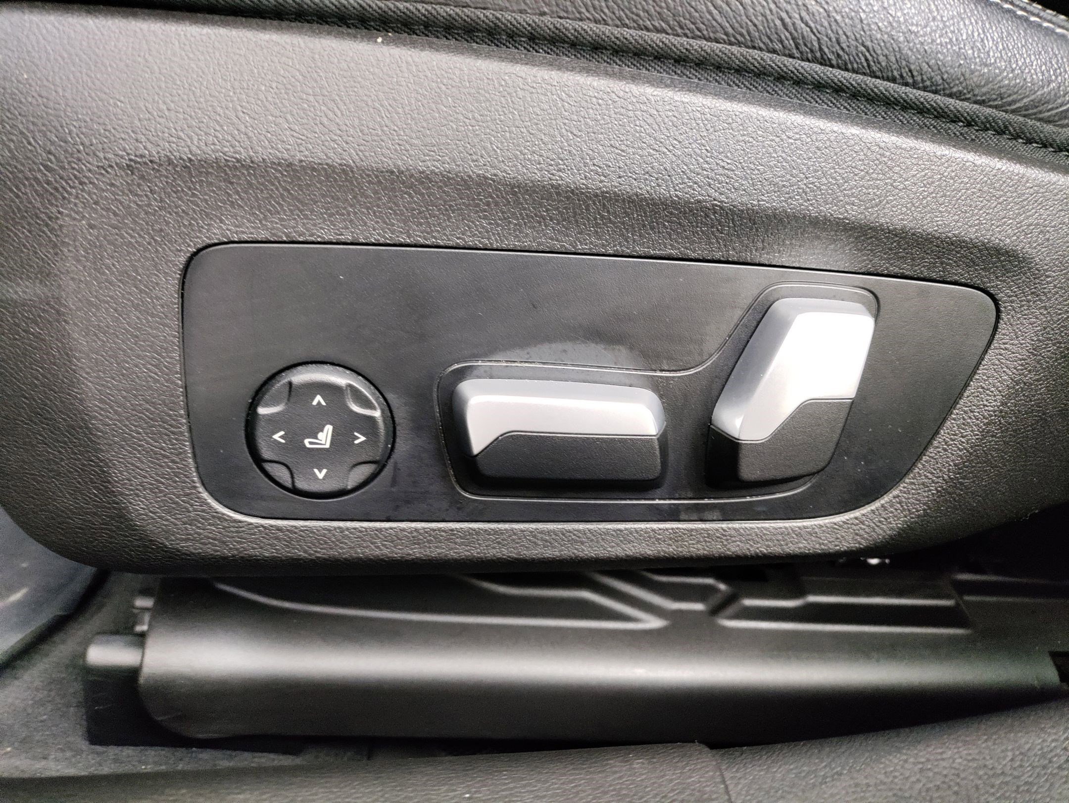 Certified 2023 BMW 330i Sedan w/ M Sport Package image 13