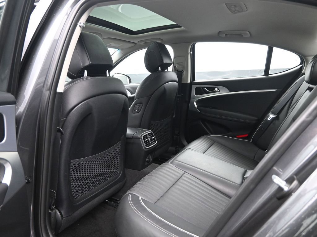 Used 2020 Genesis G70 2.0T w/ Elite Package image 31