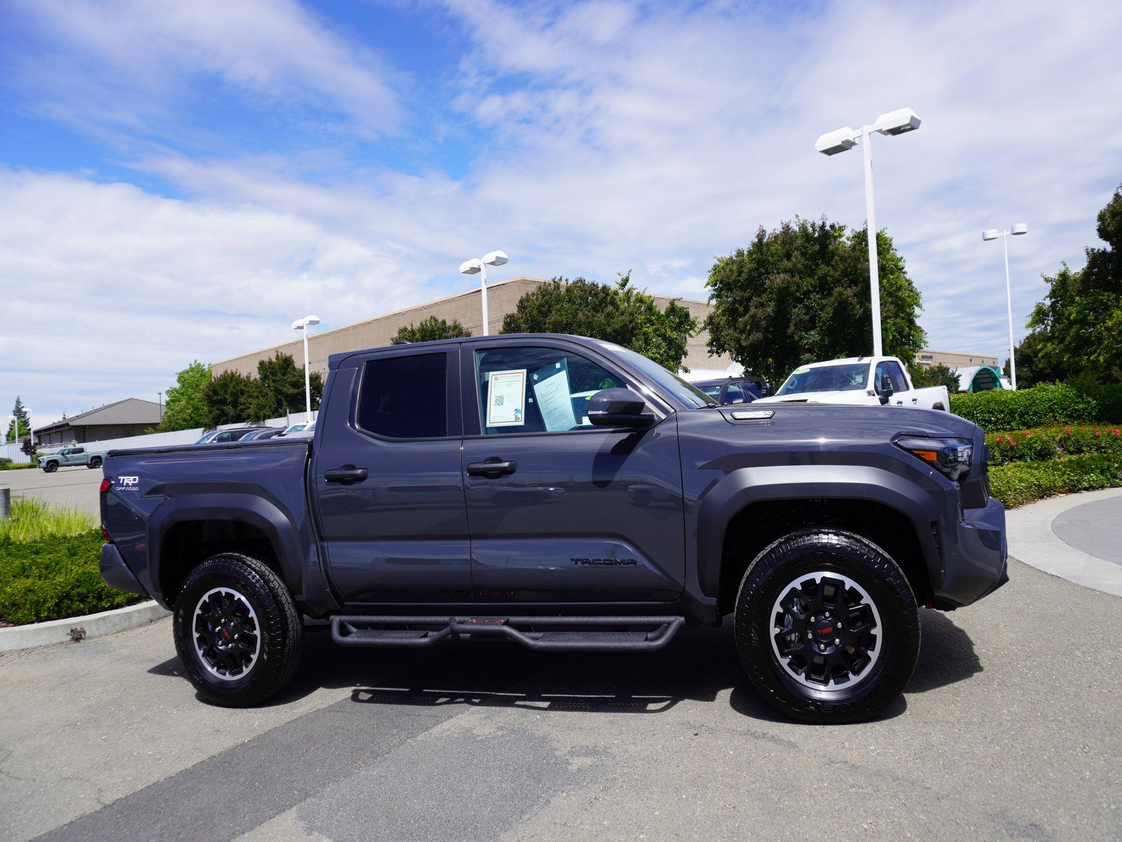Used 2025 Toyota Tacoma TRD Off-Road w/ TRD Off Road Upgrade Package AWD/4WD image 4