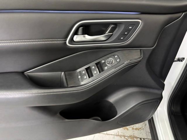 Used 2024 Nissan Rogue Platinum w/ Platinum Premium Package image 11