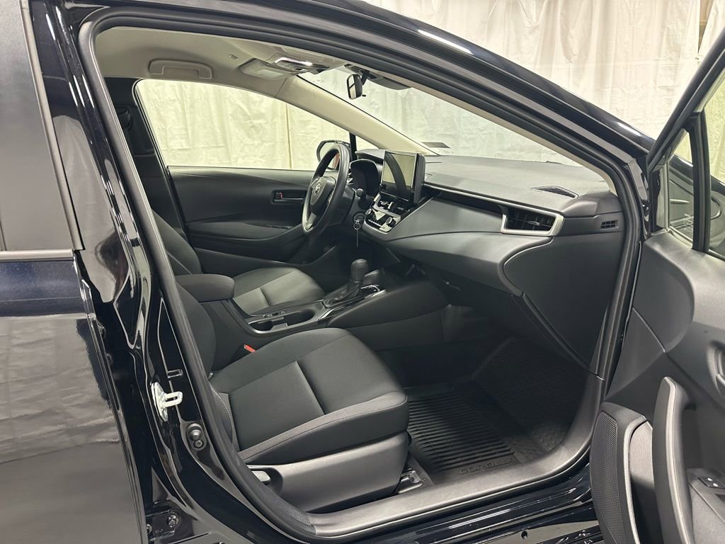 Used 2025 Toyota Corolla LE image 57
