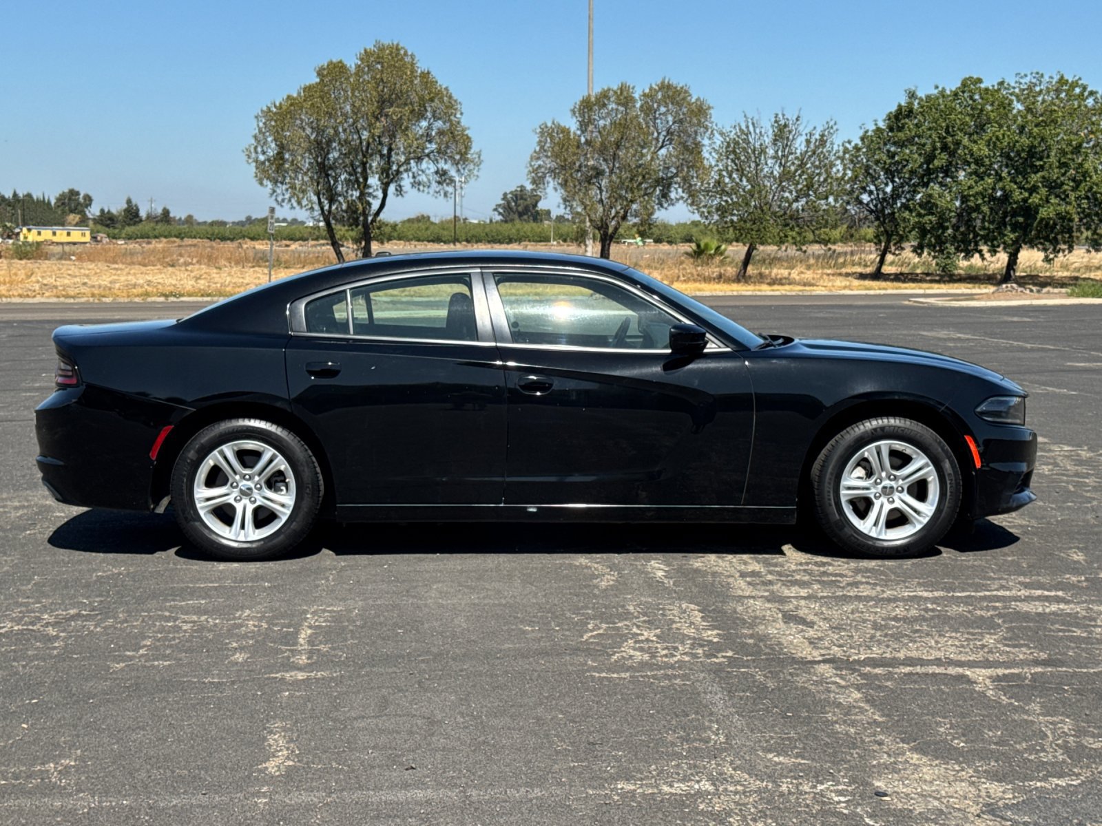 Used 2022 Dodge Charger SXT RWD image 3