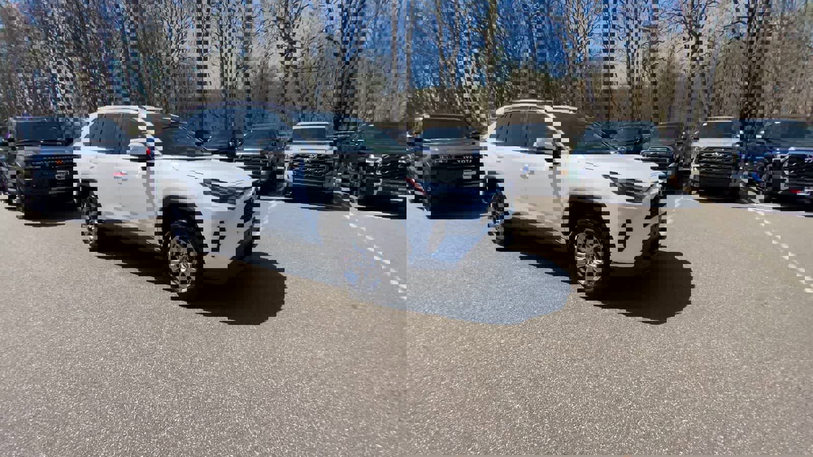 Used 2025 Toyota RAV4 XLE image 5