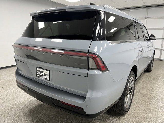 Used 2025 Lincoln Navigator L Reserve image 10