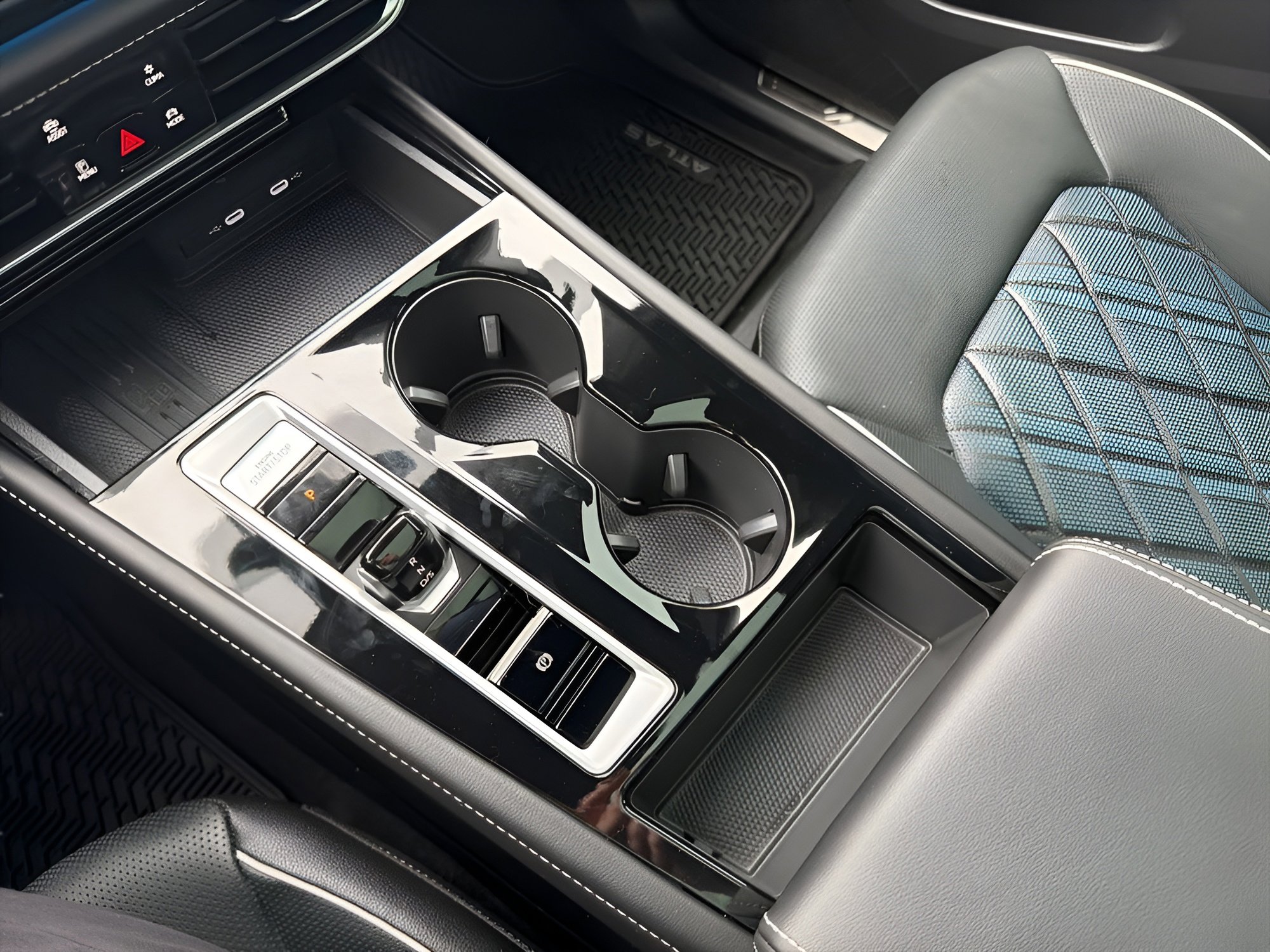 Used 2025 Volkswagen Atlas Cross Sport SEL Premium R-Line image 20