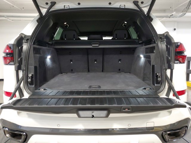 Used 2025 BMW X5 xDrive40i w/ M Sport Package AWD/4WD image 31