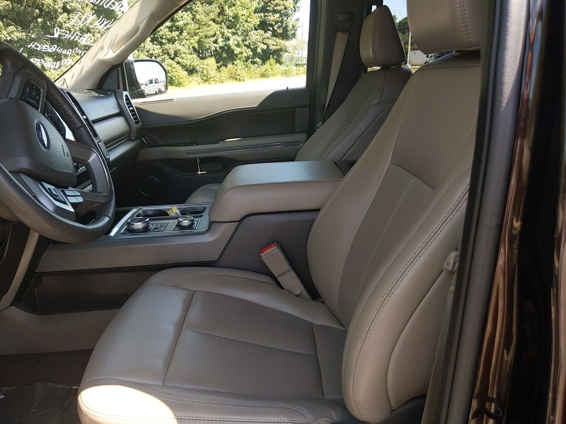 Used 2021 Ford Expedition XLT image 15