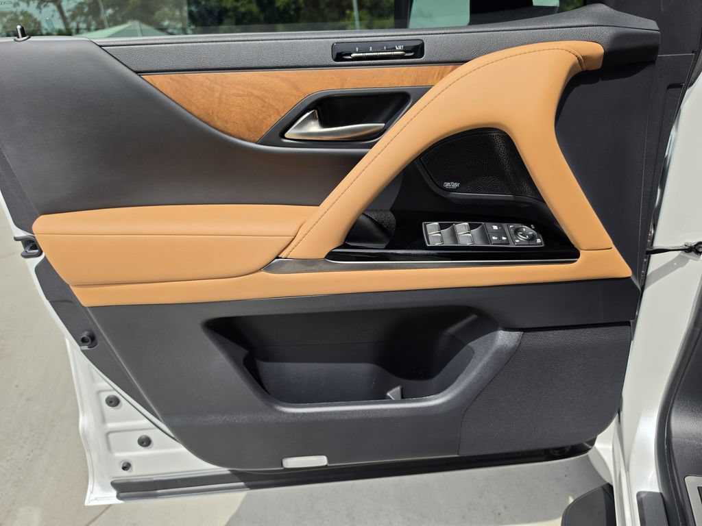 Used 2026 Lexus LX 600 4WD w/ Accessory Package (2T) image 18