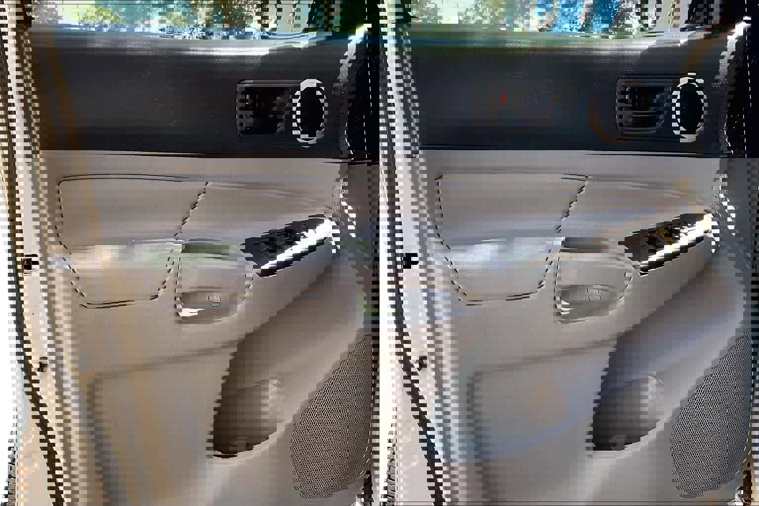 Used 2015 Toyota Tacoma PreRunner w/ SR5 Package RWD image 43