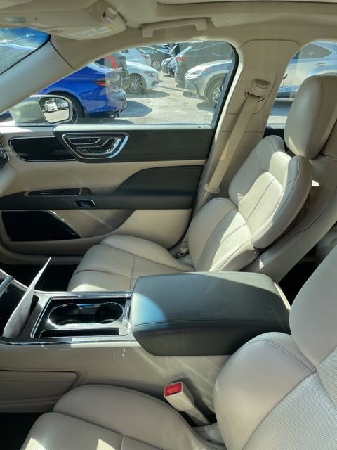 Used 2019 Lincoln Continental Select image 9