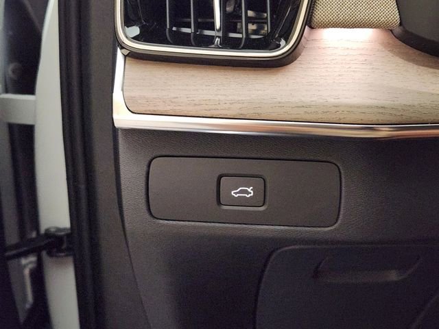 New 2026 Volvo XC90 B6 Plus w/ Protection Package Premier image 22