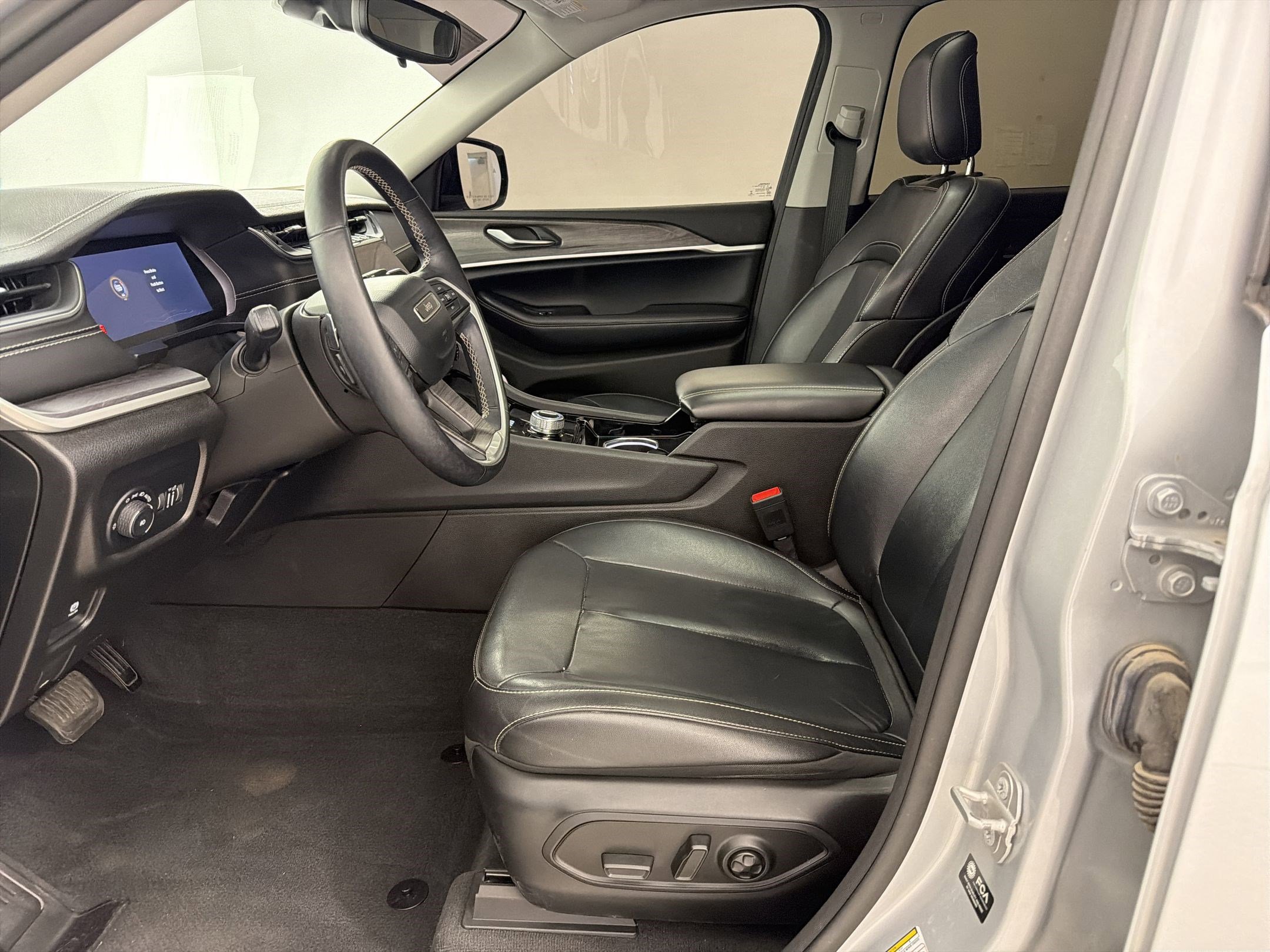 Used 2021 Jeep Grand Cherokee L Limited RWD image 5