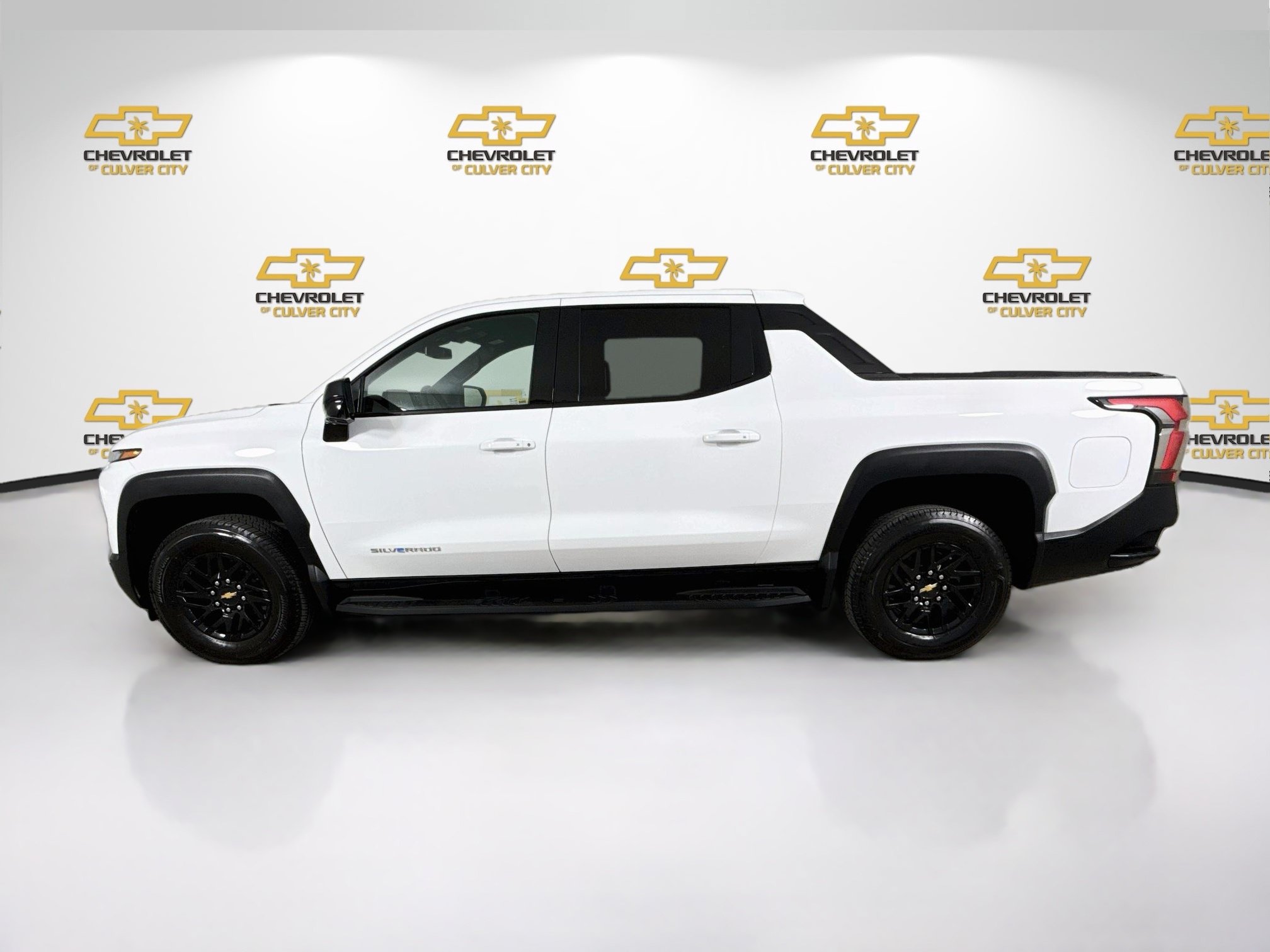 Used 2026 Chevrolet Silverado EV LT AWD/4WD image 5