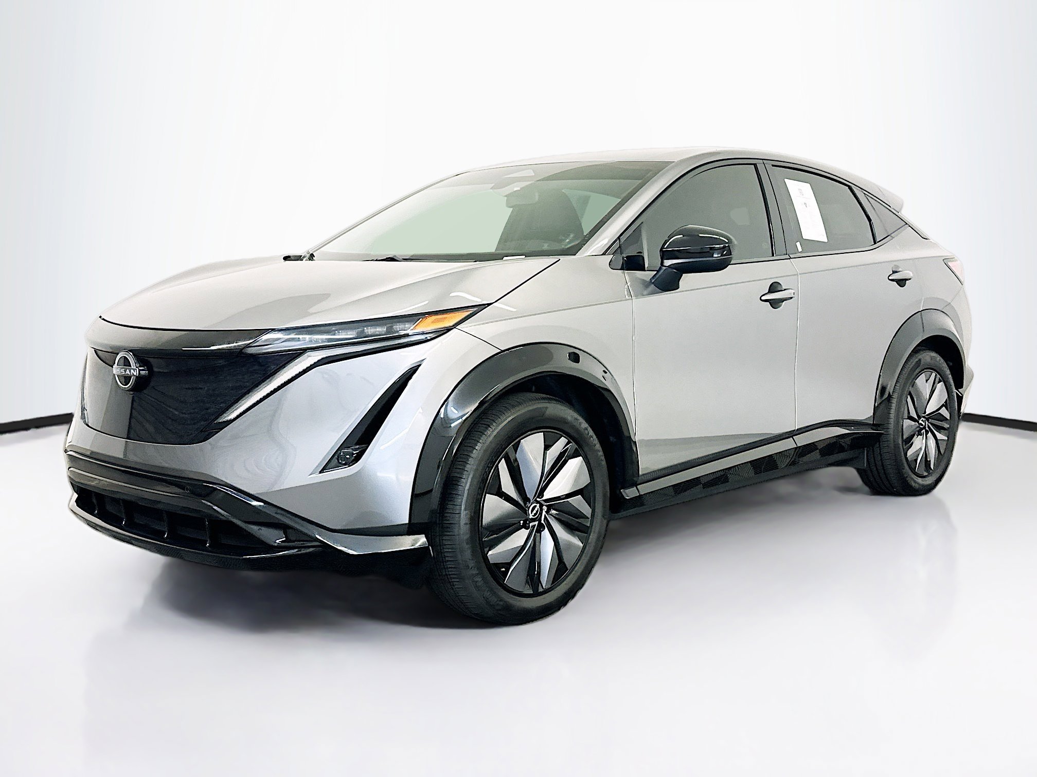 Used 2023 Nissan Ariya AWD image 3