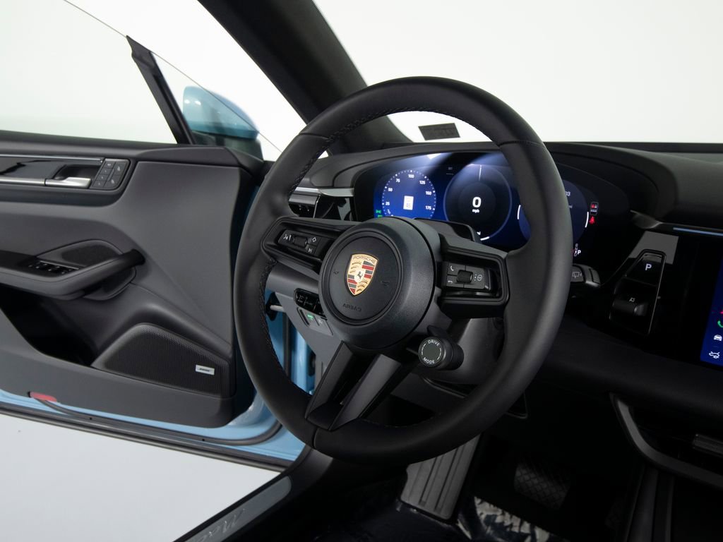 New 2026 Porsche Macan 4 Electric image 33