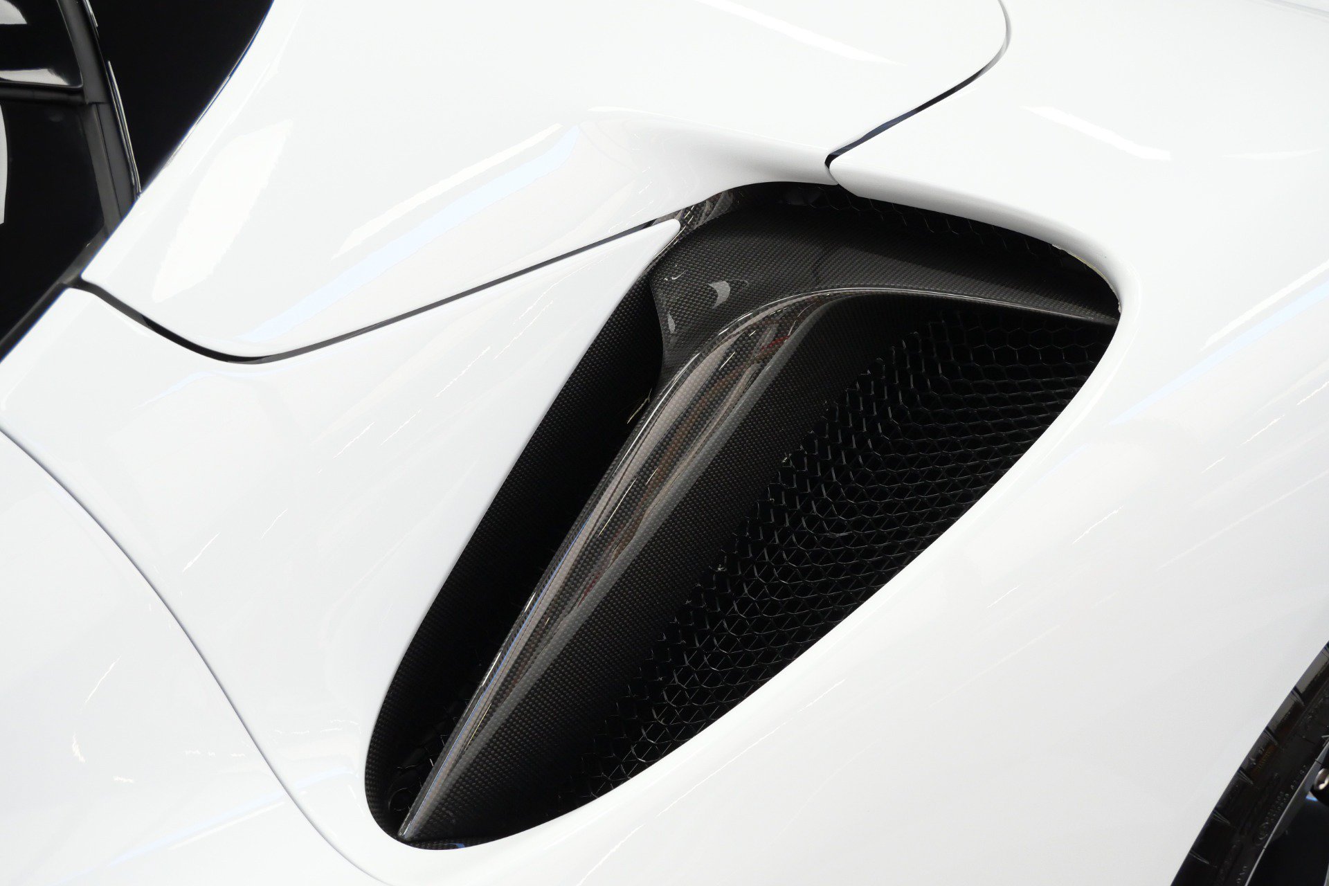 Used 2025 Ferrari SF90 Spider AWD/4WD image 62