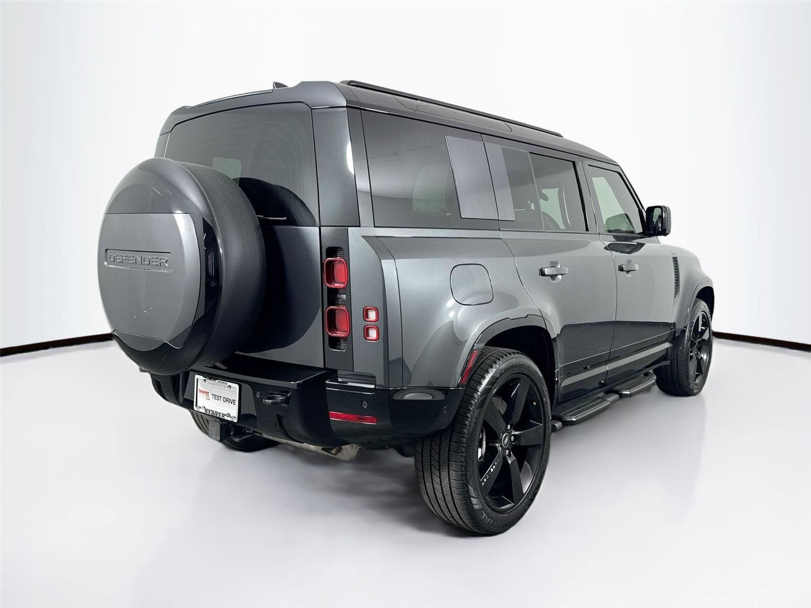 Used 2025 Land Rover Defender 110 X-Dynamic SE image 2