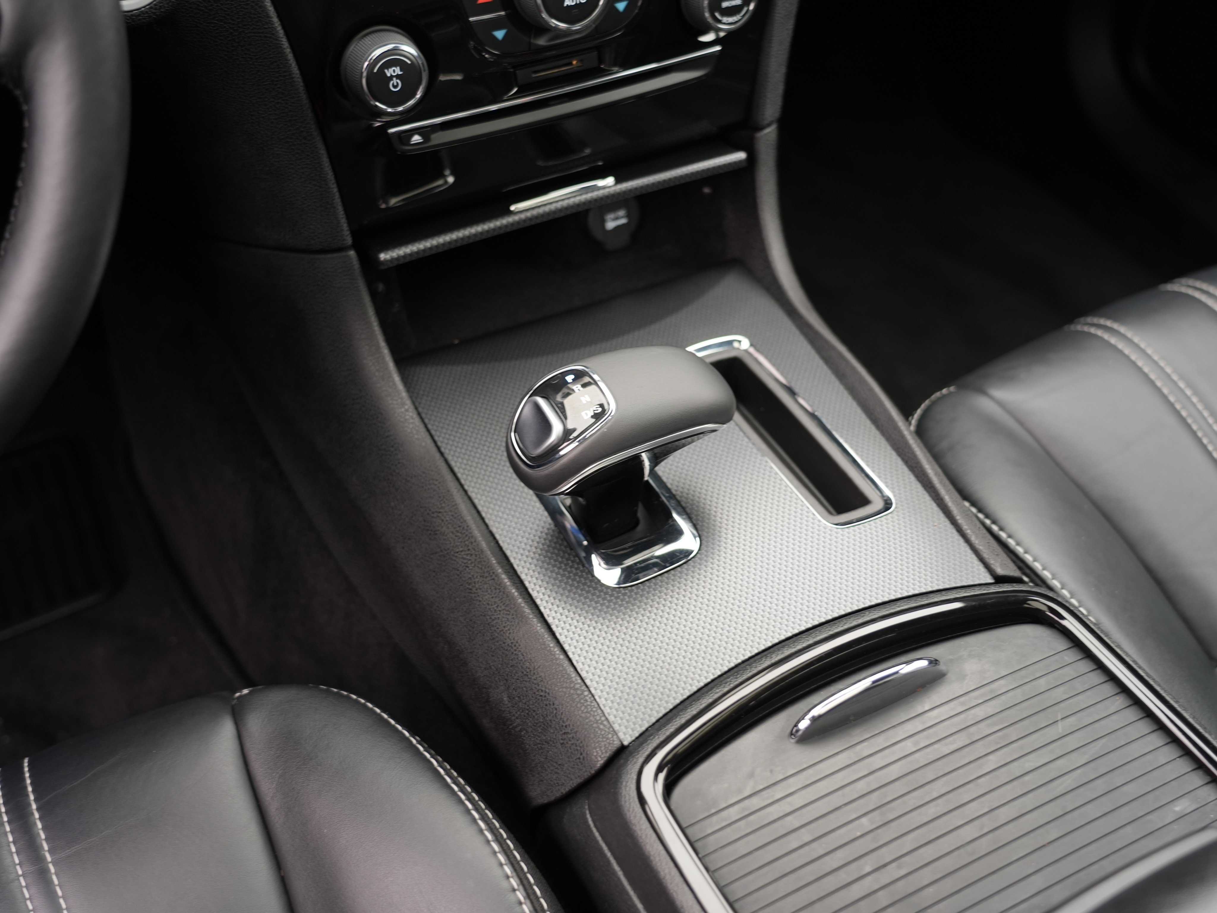 Used 2013 Chrysler 300 S w/ Luxury Group image 25