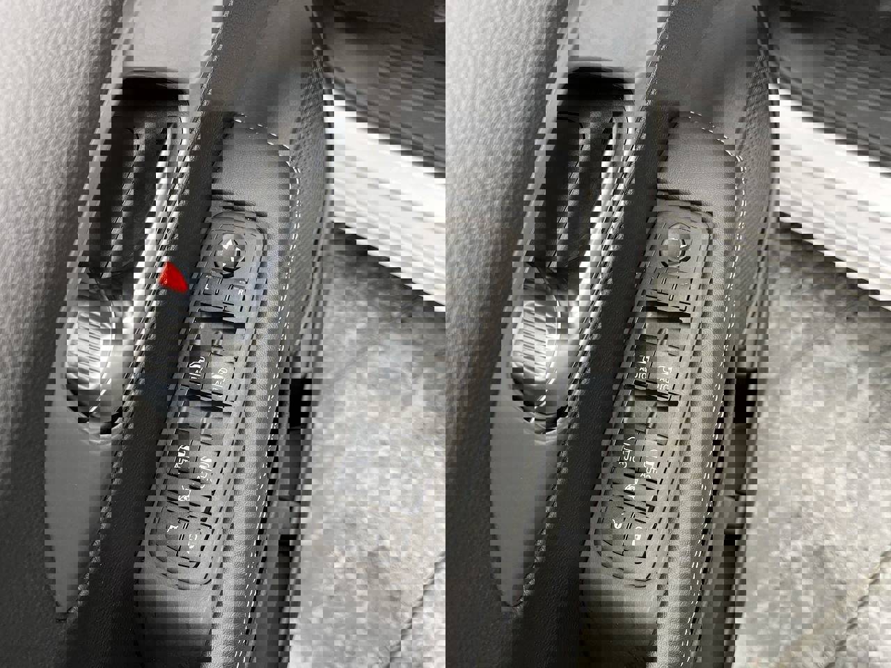 Used 2025 Chrysler Pacifica Select image 7