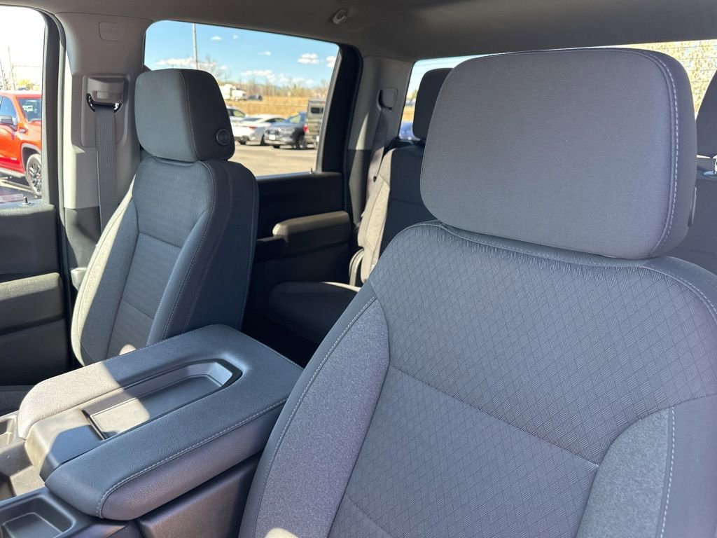 Used 2024 Chevrolet Silverado 2500 Custom w/ Custom Value Package image 17