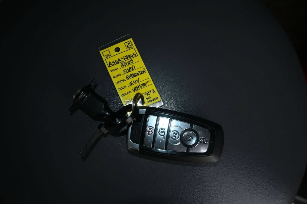 Used 2025 Ford Expedition Active AWD/4WD image 30