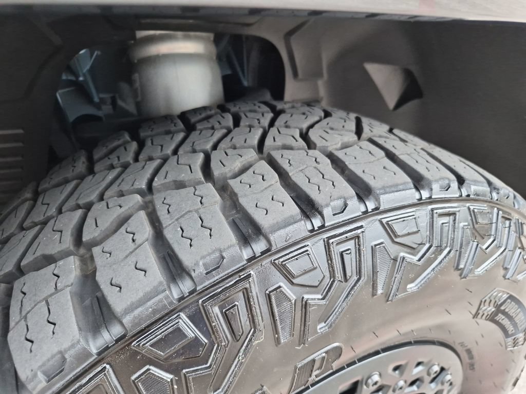Used 2024 GMC Hummer EV 3X w/ Omega Edition AWD/4WD image 17