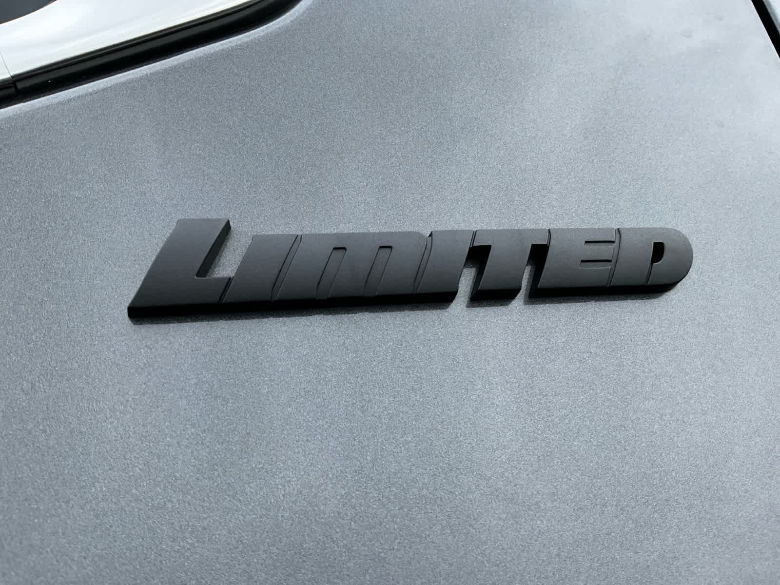 Used 2025 Toyota Tundra Limited AWD/4WD image 17
