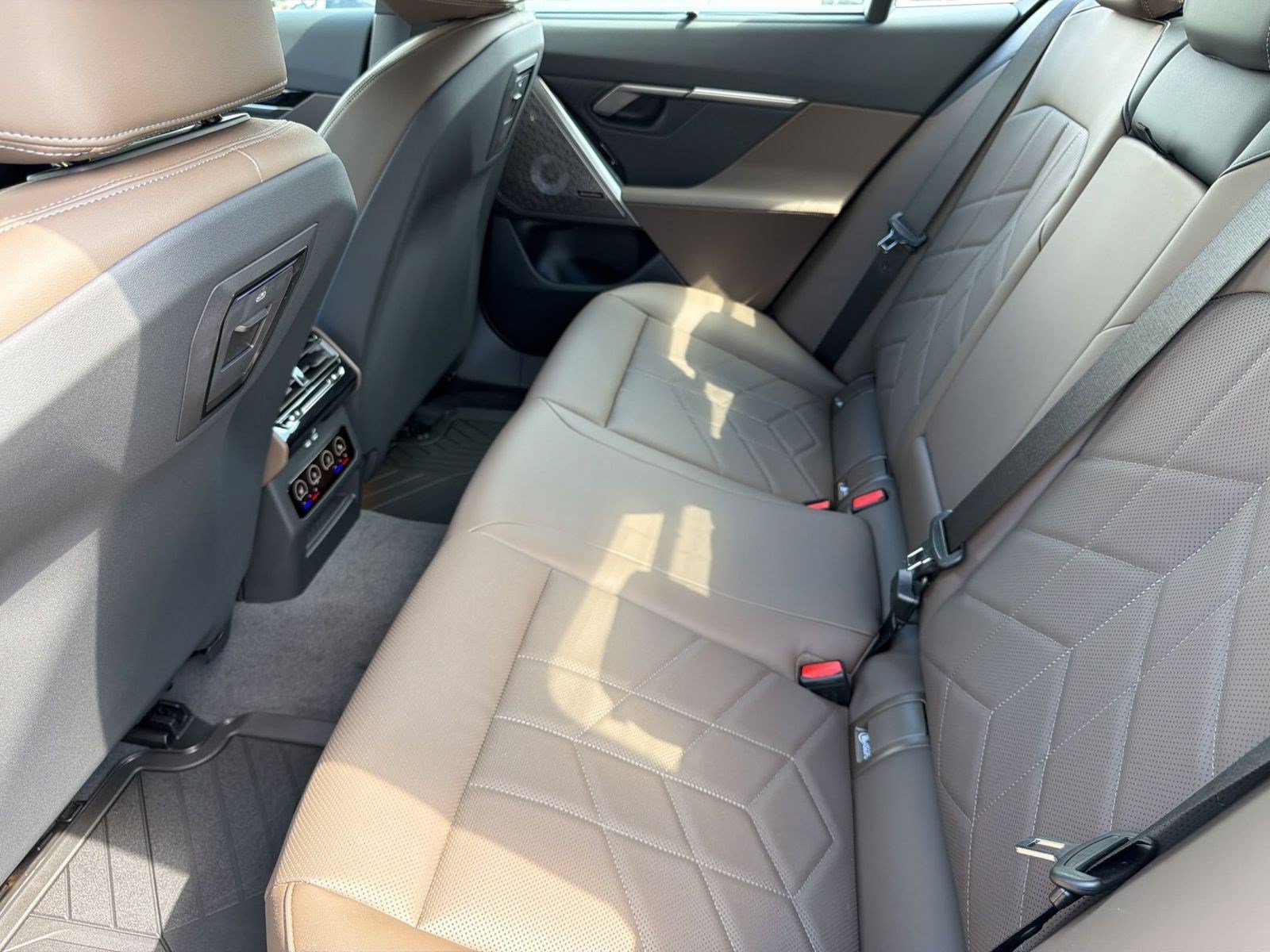 New 2027 BMW 550e xDrive w/ Executive Package AWD/4WD image 21