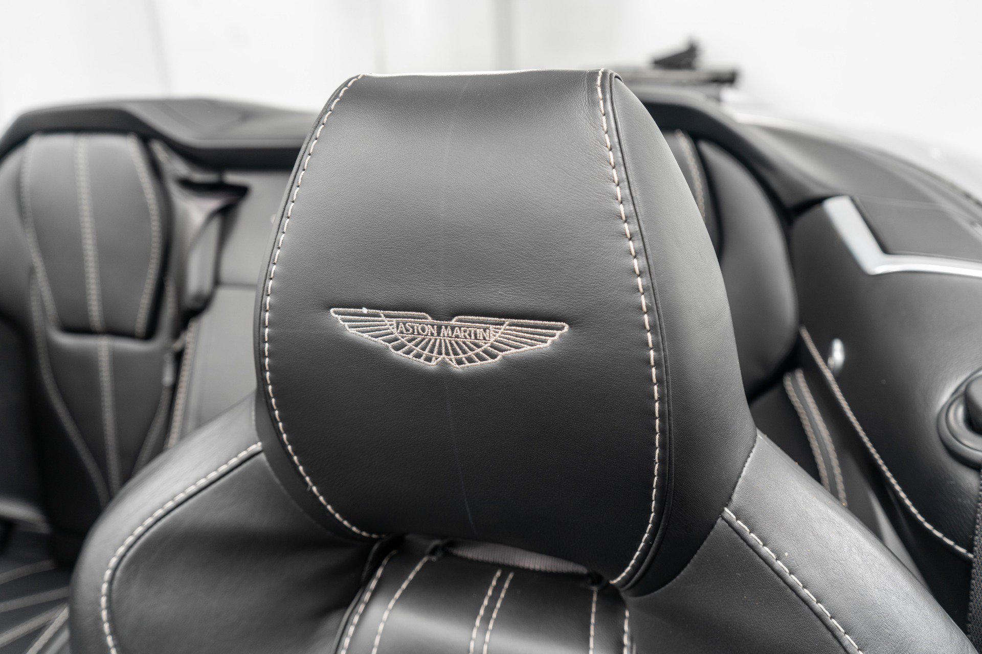 Used 2014 Aston Martin DB9 Volante image 27