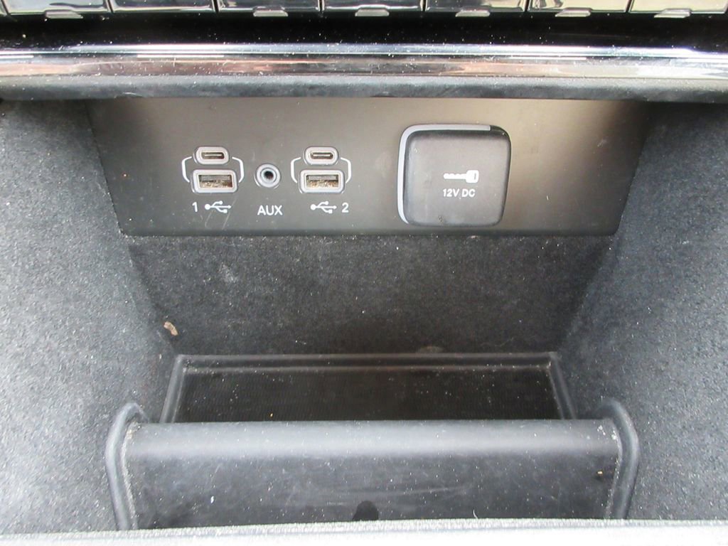 Used 2022 Jeep Grand Cherokee L Limited w/ Black Appearance Package AWD/4WD image 31