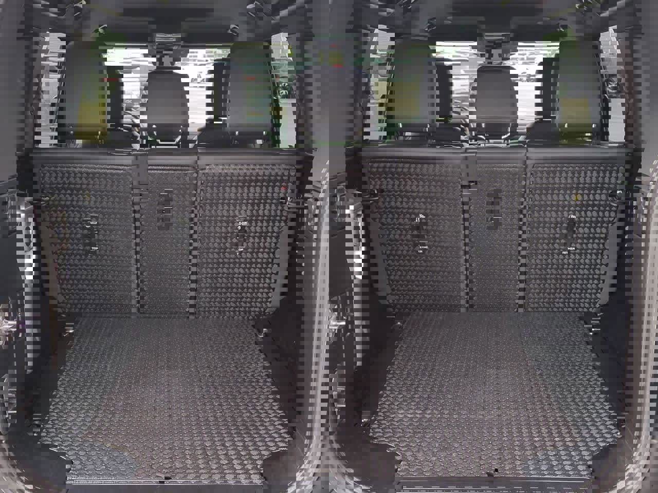 Used 2023 Land Rover Defender 110 S image 33