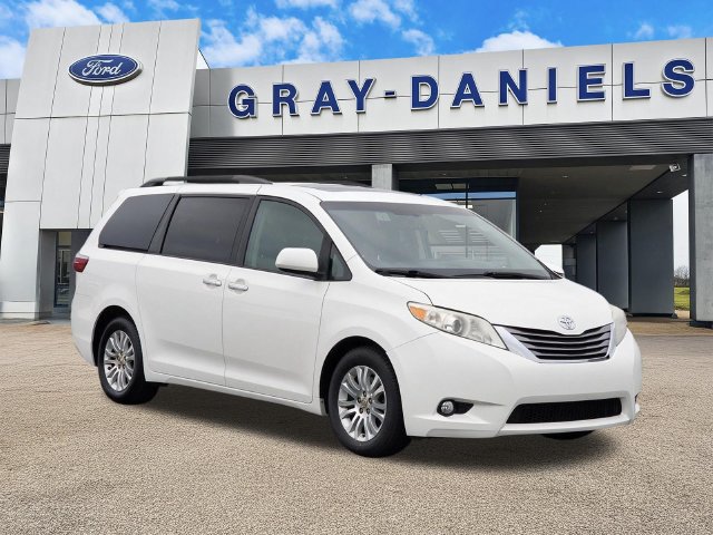 Used 2017 Toyota Sienna XLE Premium FWD 360° Tour