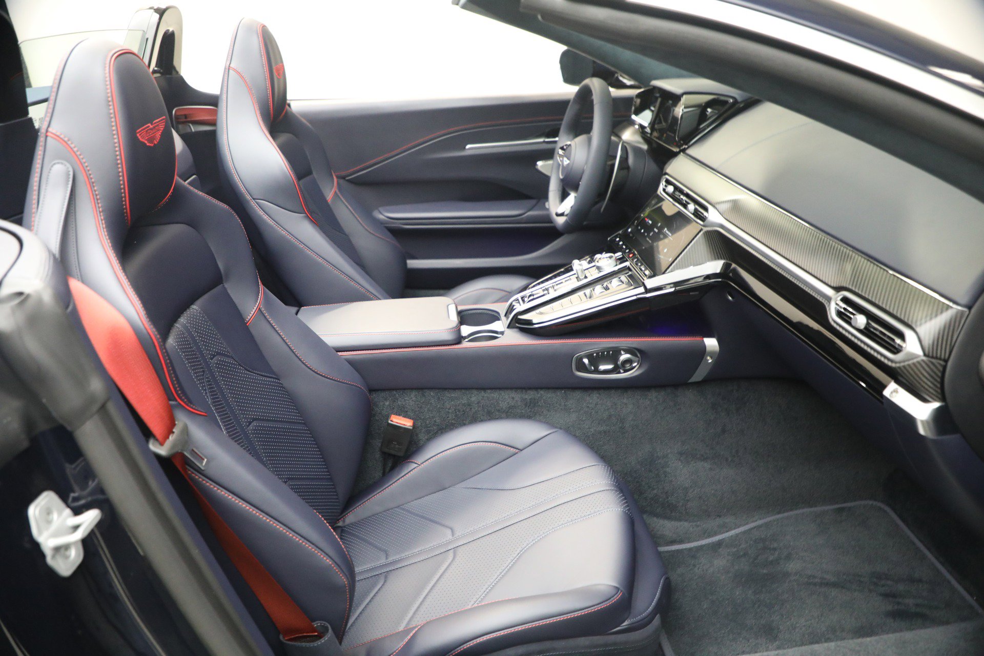New 2026 Aston Martin V8 Vantage Roadster image 36
