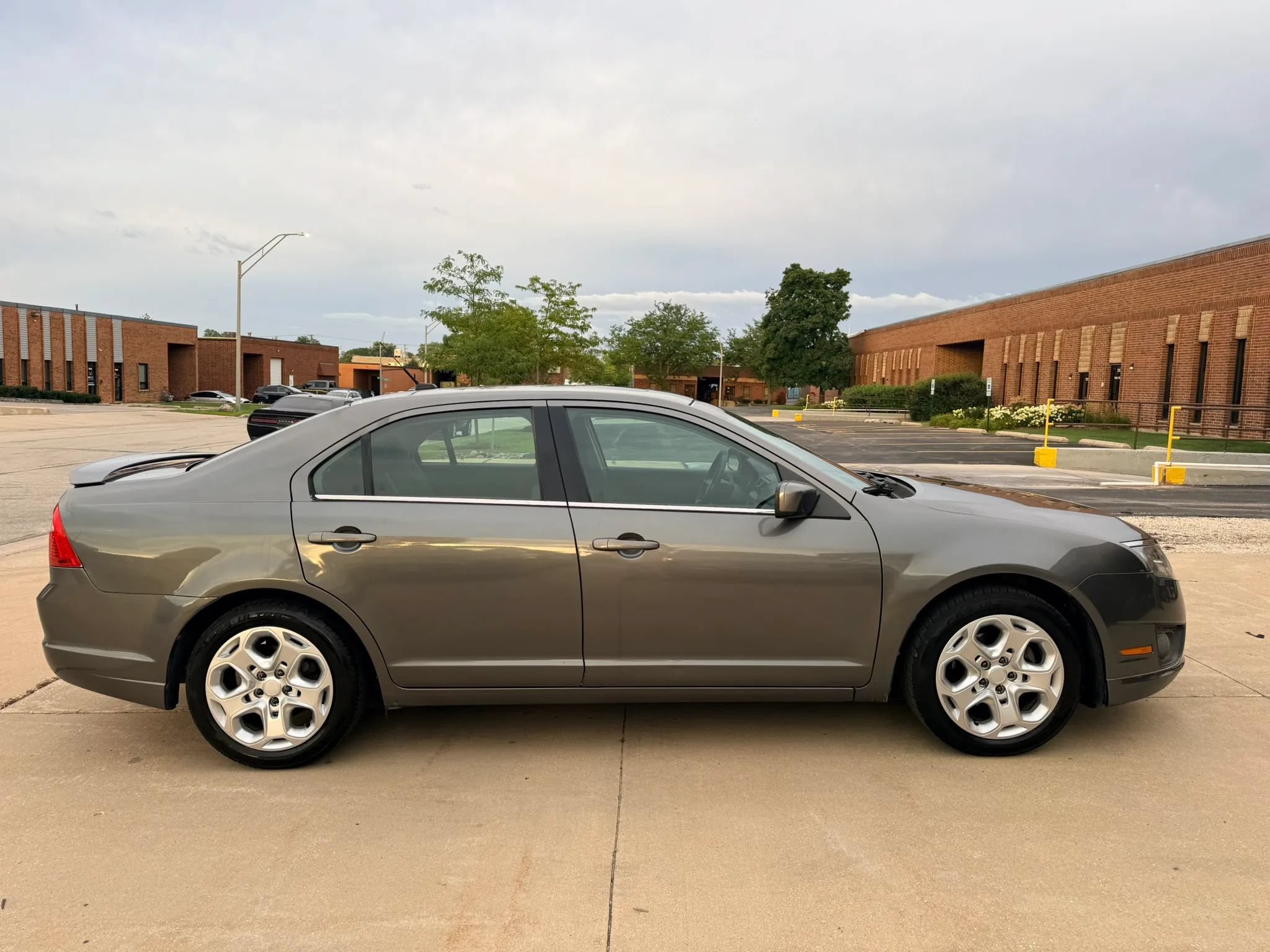 Used 2010 Ford Fusion SE FWD image 4