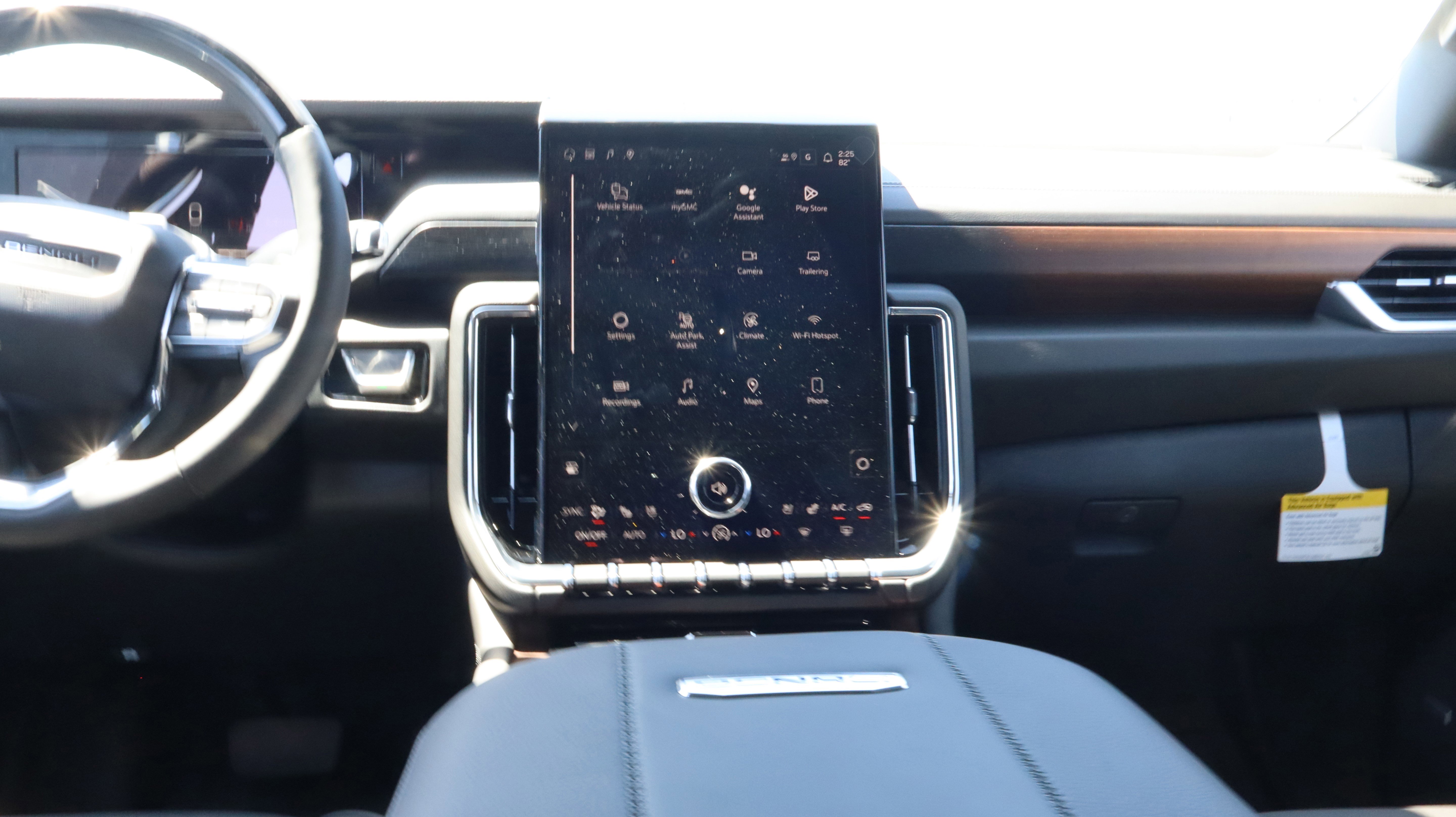 New 2026 GMC Yukon Denali w/ Denali Reserve Package AWD/4WD image 10