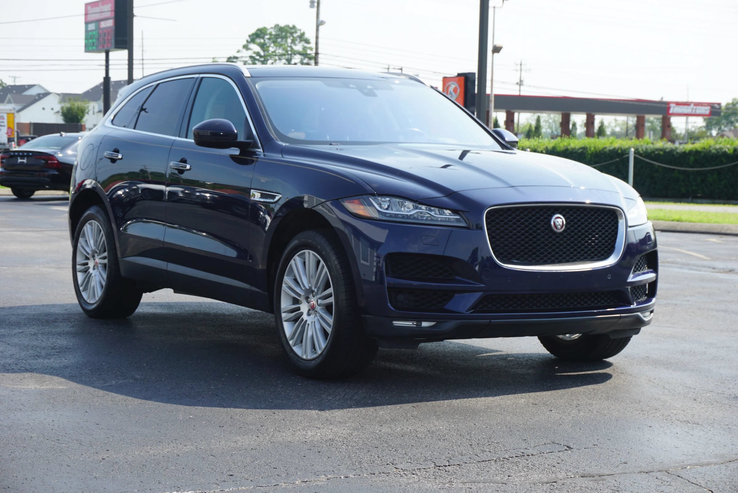 Used 2019 Jaguar F-PACE Portfolio AWD/4WD image 3